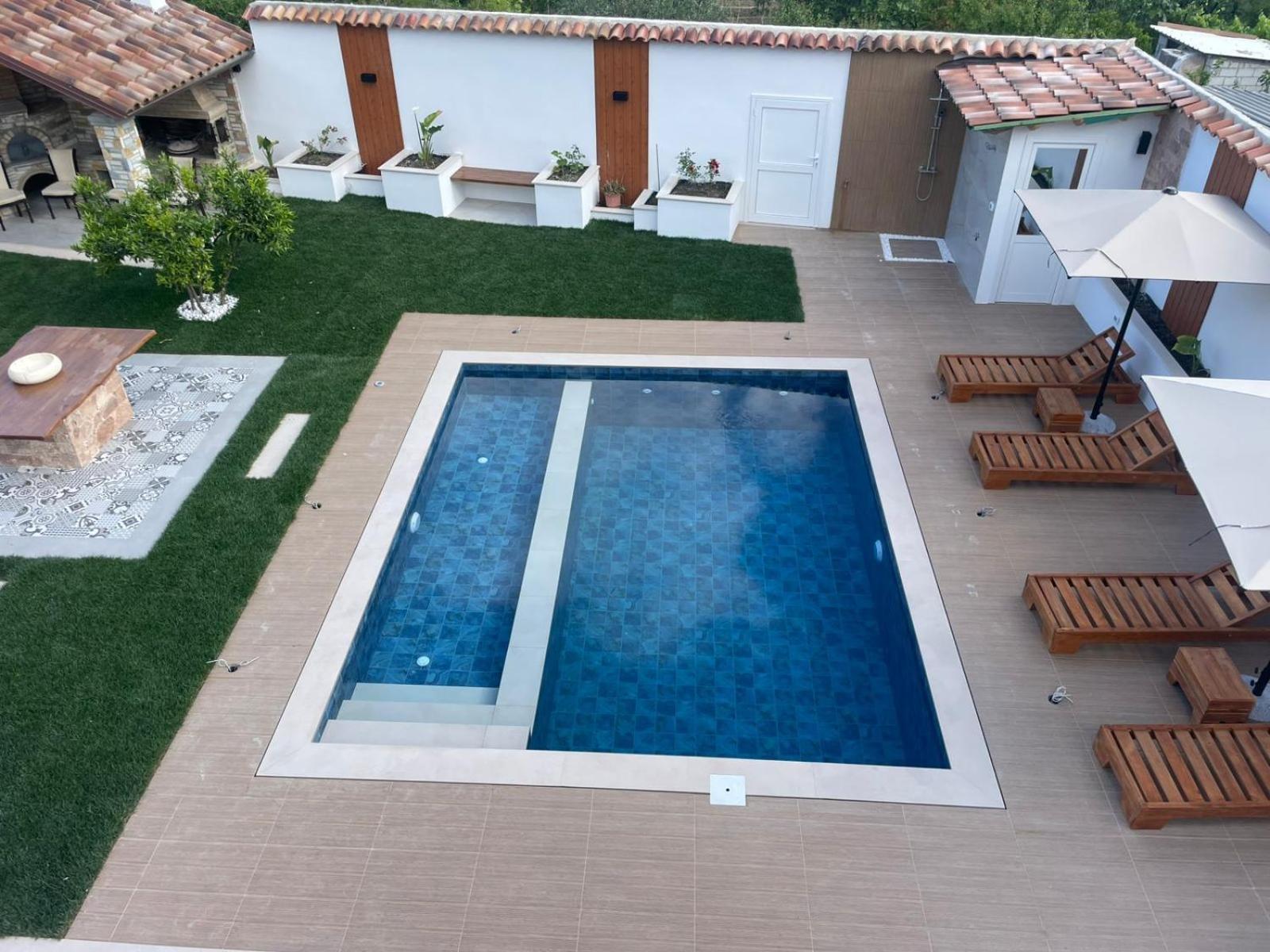 Villa Lejzo - Swimming Pool Berat Exteriör bild